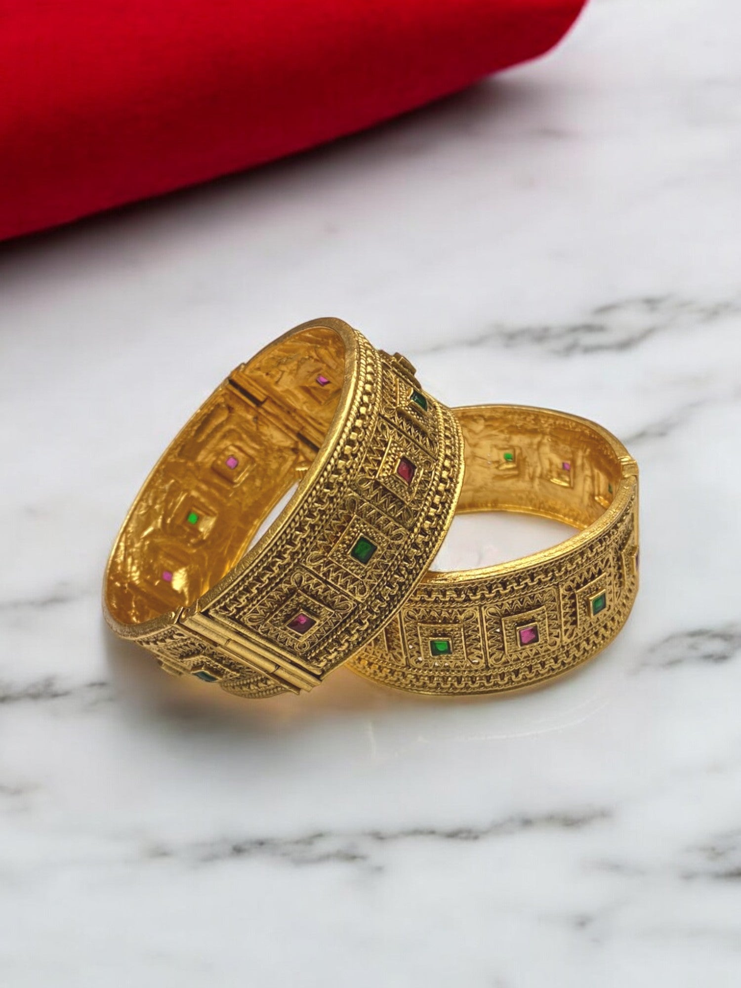 The Elegance of Indian Gold-Plated Bangles: Tradition Meets Modernity